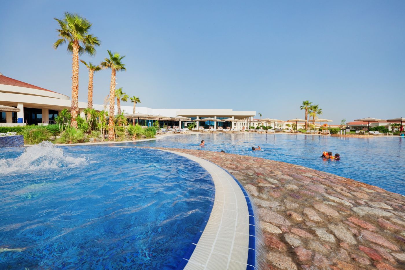 Basen w Maritim Jolie Ville Royal Peninsula Hotel & Resort