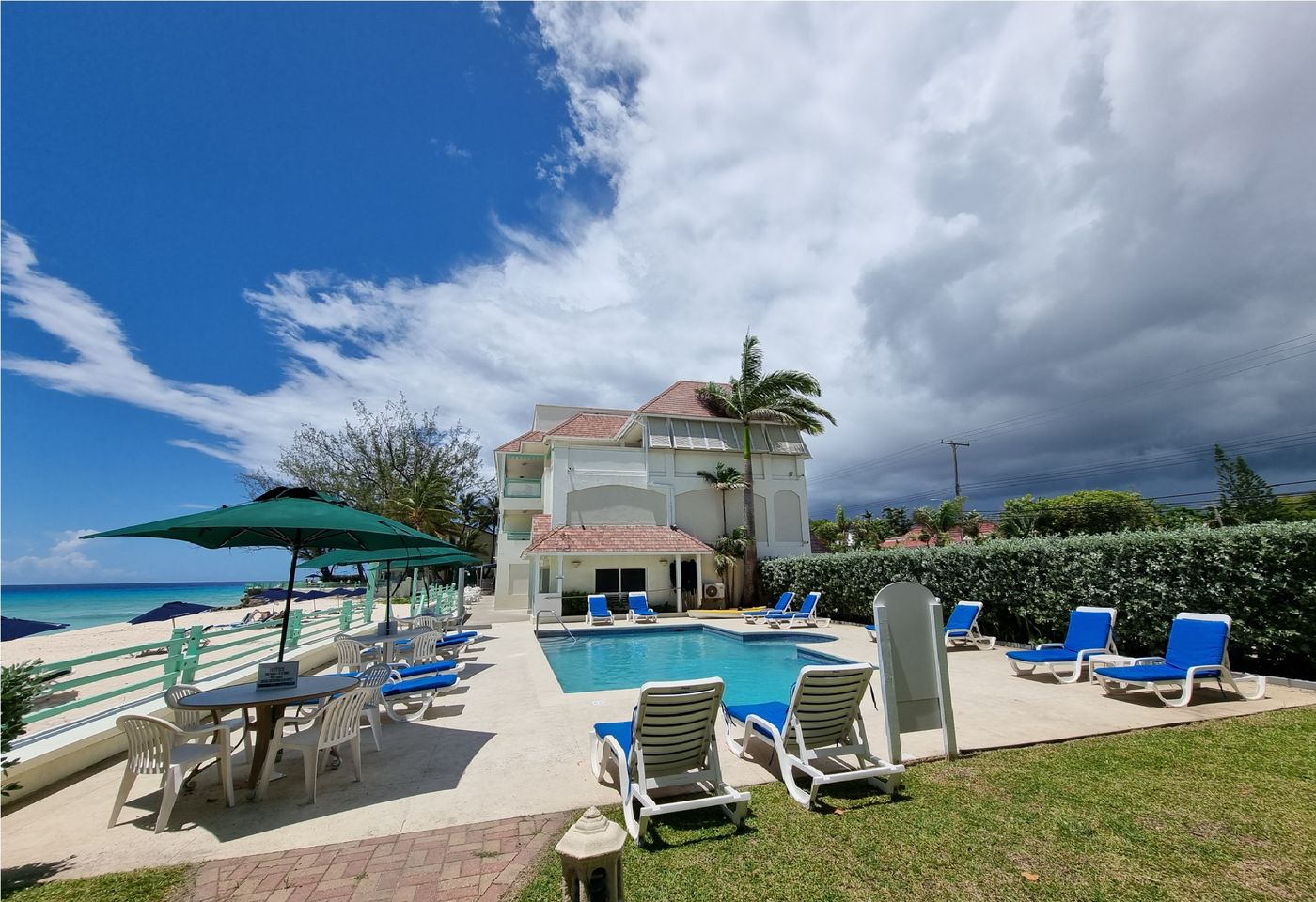 Coral Mist Beach Hotel – Pool & beach