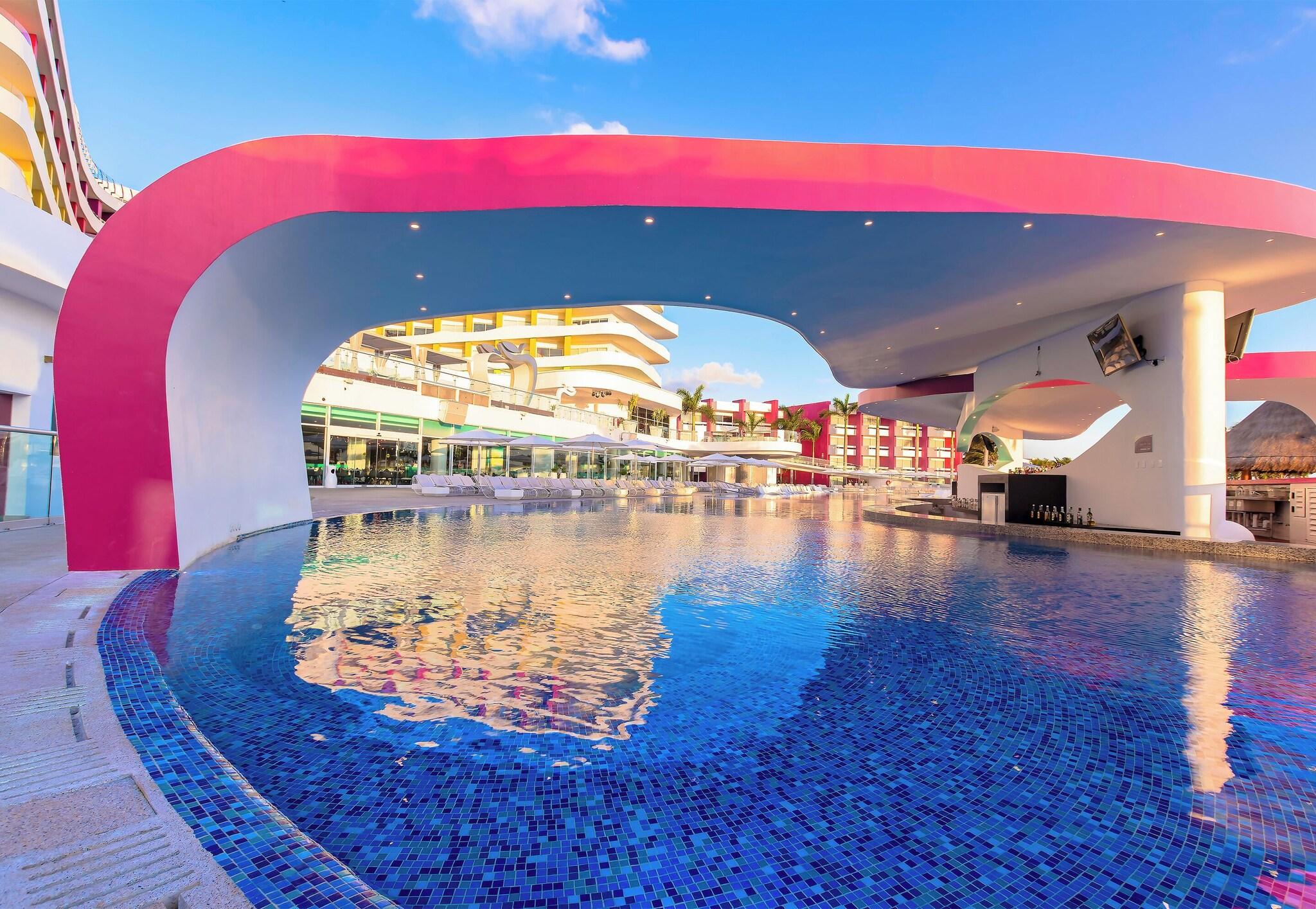 Tentaciones Hotel & Lounge Pool