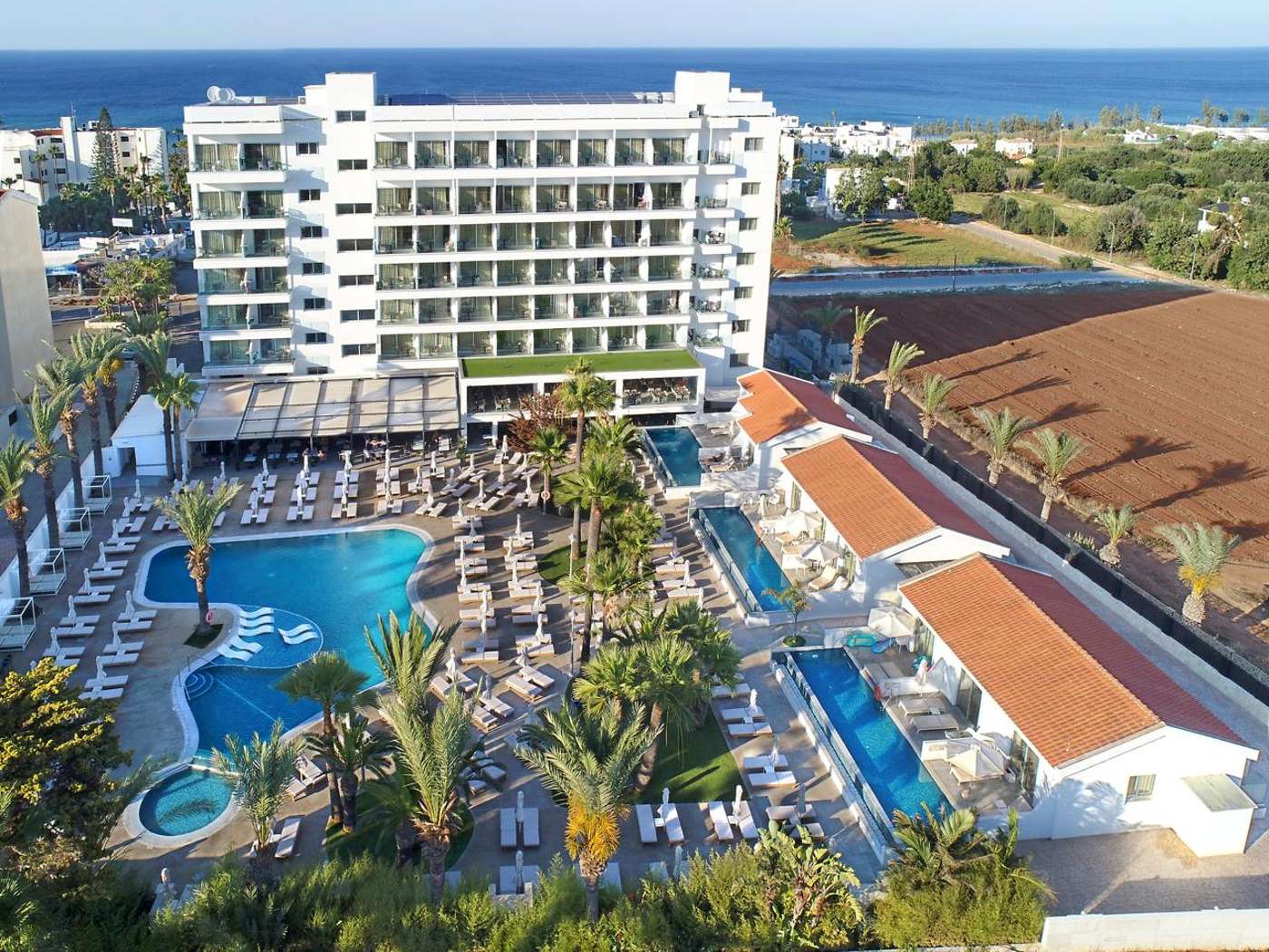 Bohemian Gardens, Protaras