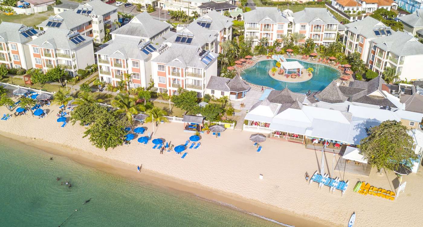 A Bay Gardens Beach Resort hotel