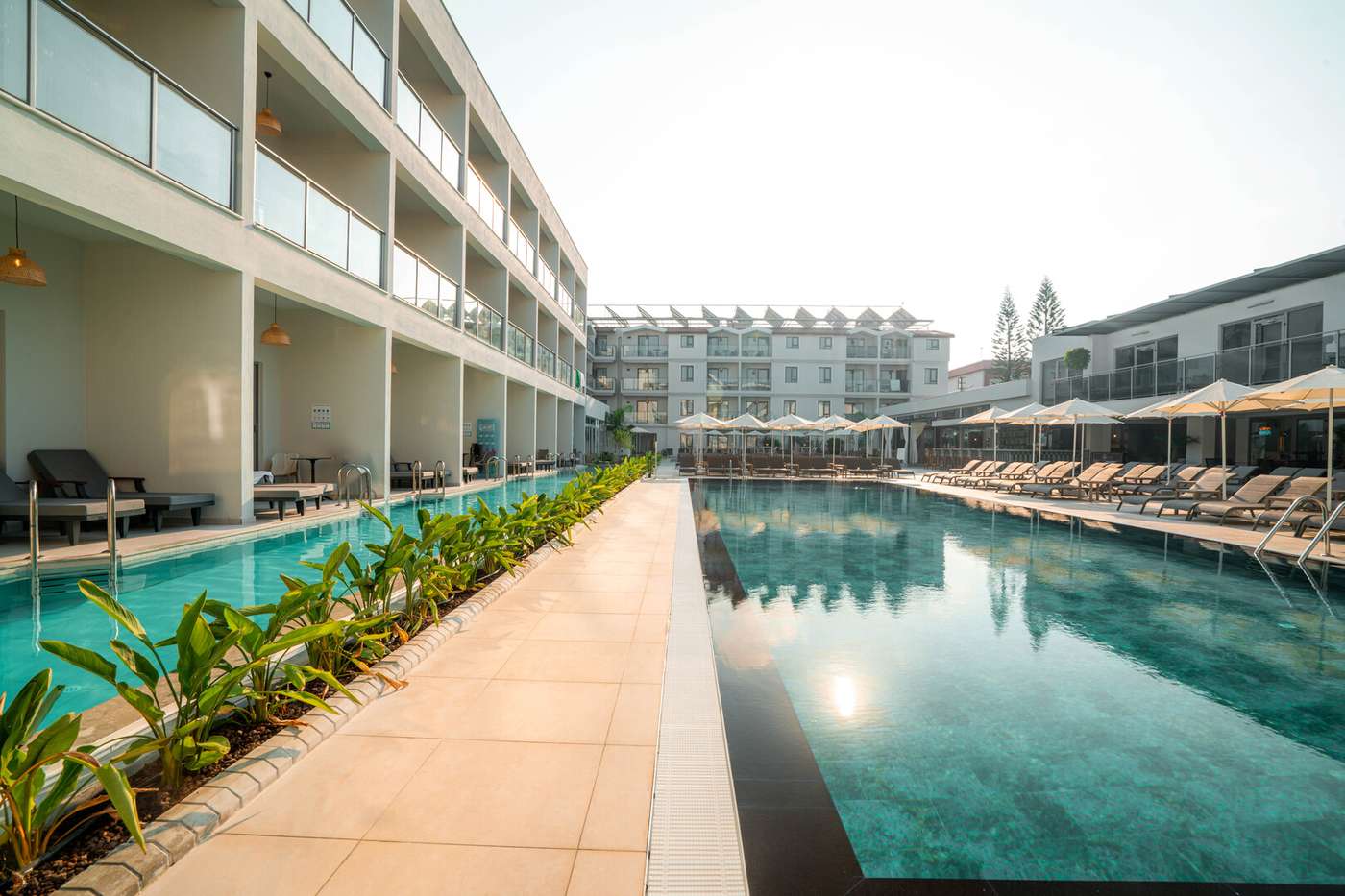 Victoria Princess Hotel (Adults Only 14+), Side
