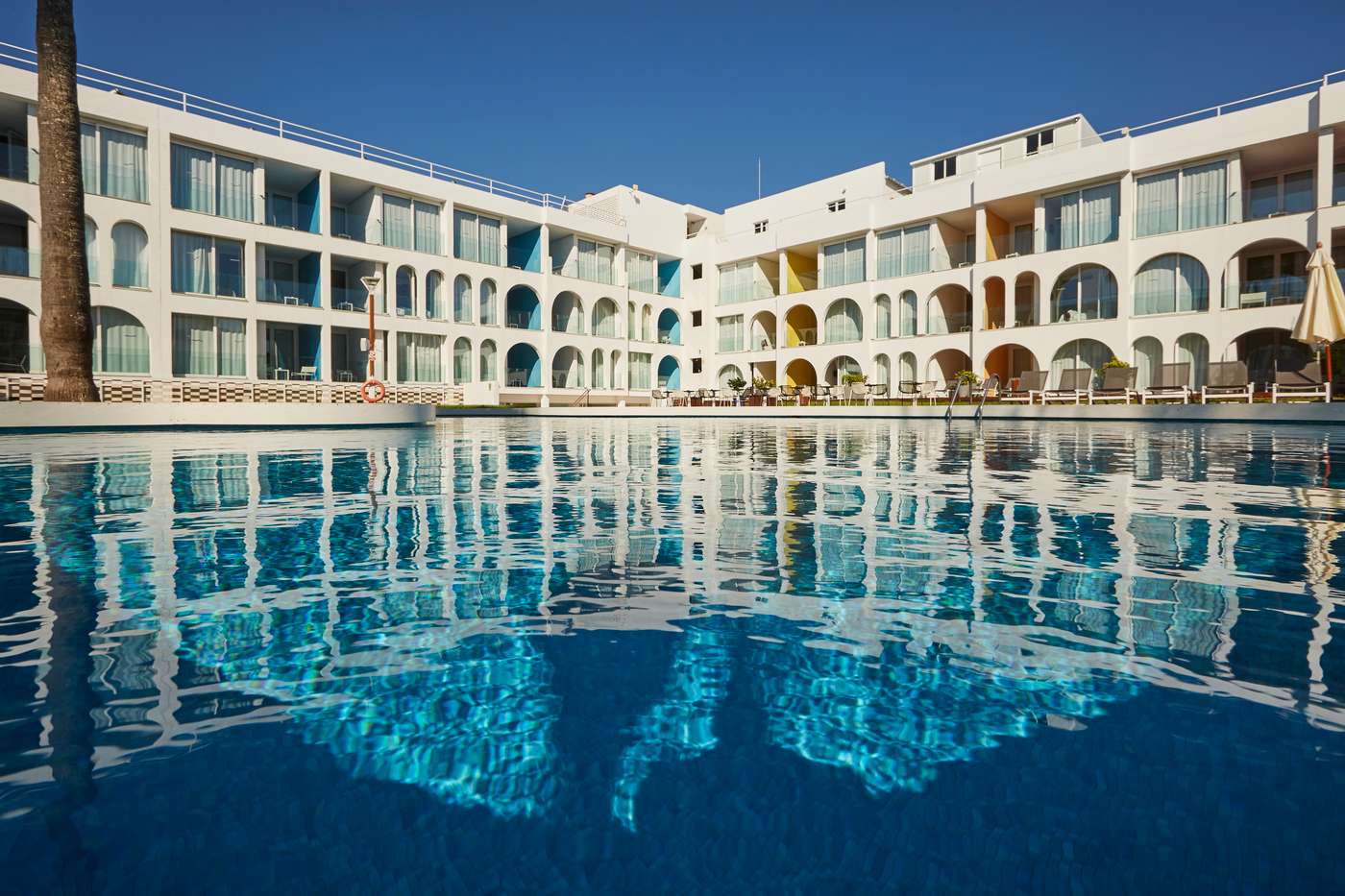 Ebano-Hotel-Apartments-Pool-1