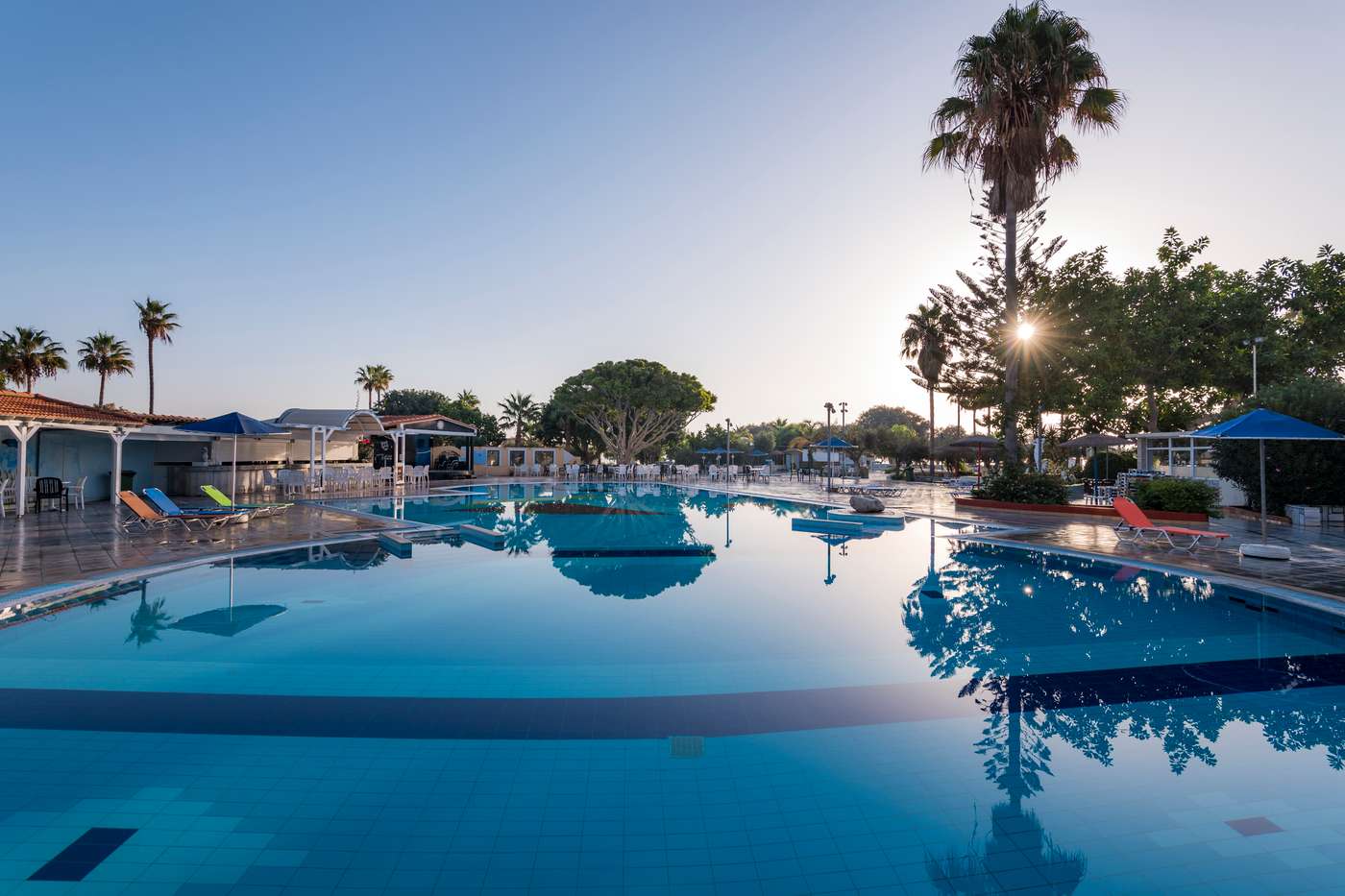 Atlantis-Hotel-Pool-1