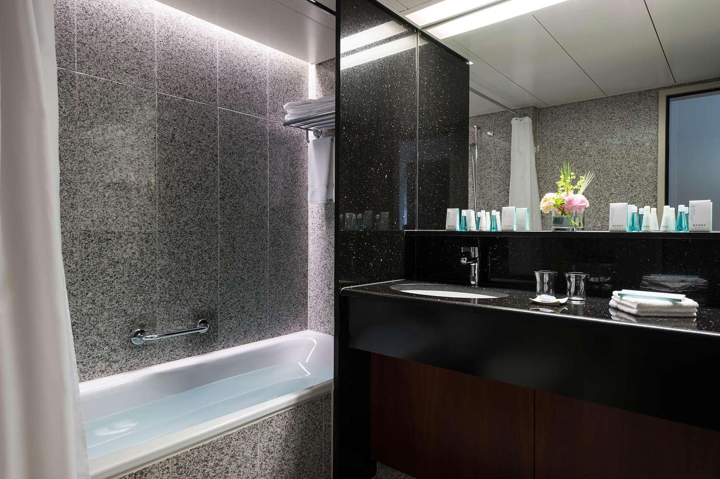 Hotel Astoria-Switzerland-LUZERN-Room-9