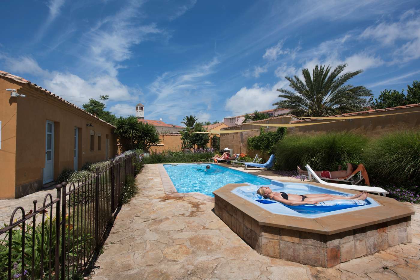 Aquae-Sinis-Albergo-Diffuso-Pool-1