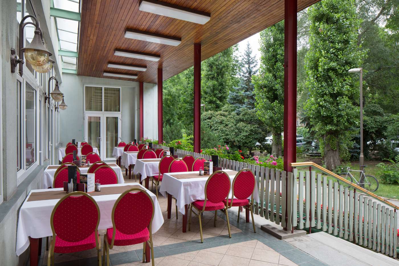 Benczur-Hotel-Terrace-1