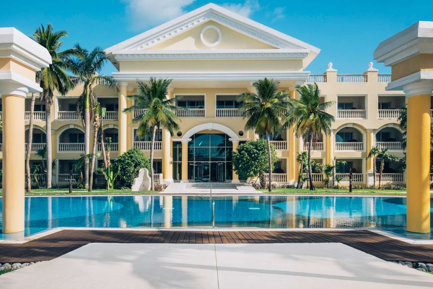 Iberostar-Grand-Paraiso-All-Inclusive-Pool-1