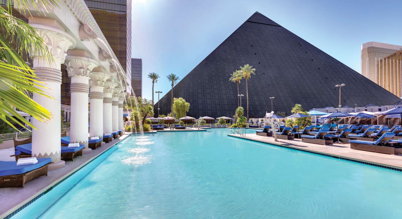 Luxor-Hotel-and-Casino-Pool-1