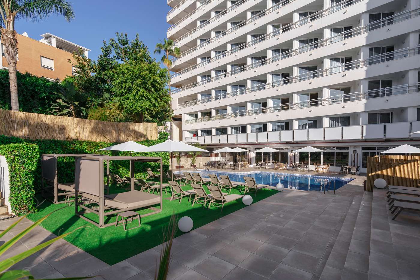 AluaSoul-Costa-Malaga-adults-reccommended-Pool-1