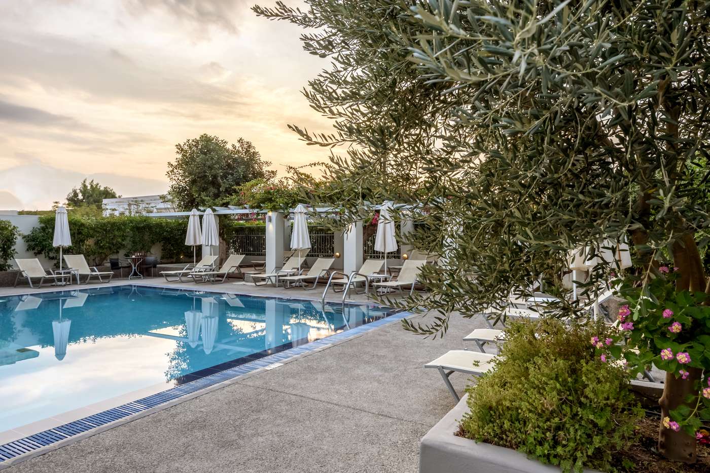 Nissia-Apartments-Pool-1