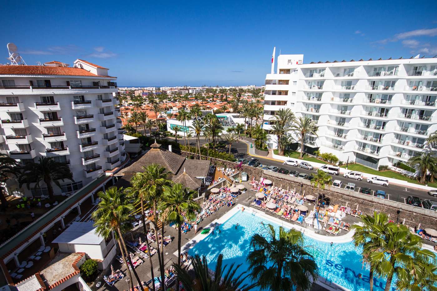 Servatur-Waikiki-Room-1