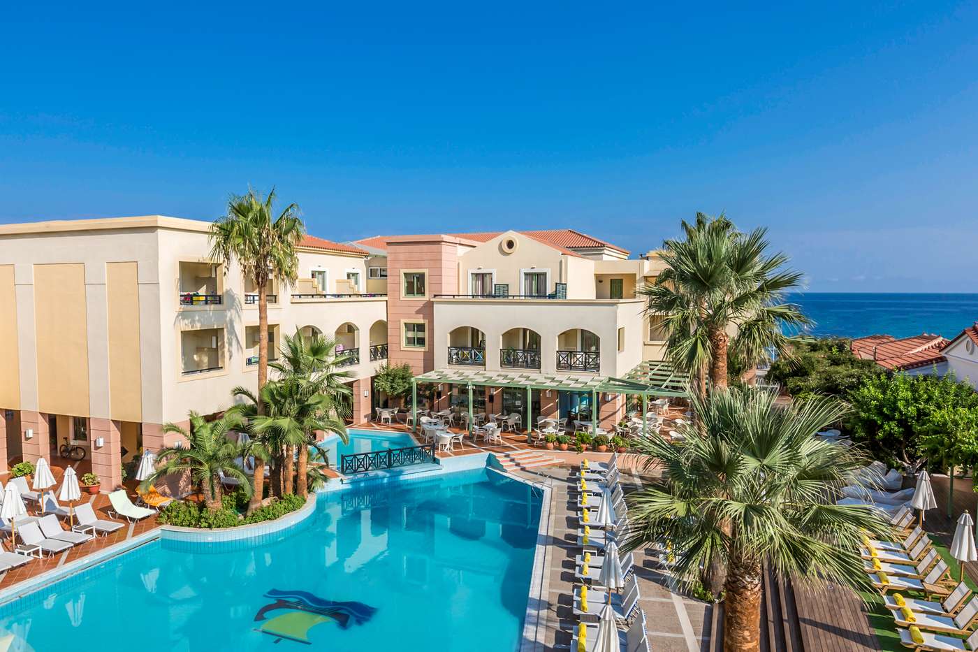 Samaina-Inn-Hotel-Pool-1