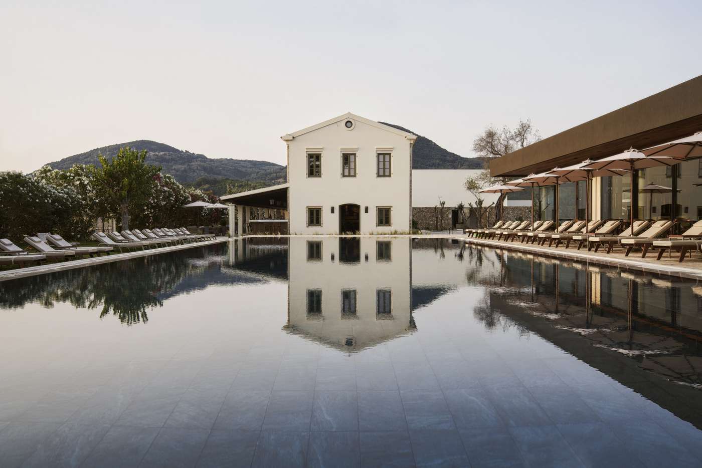 A The Olivar Suites hotel