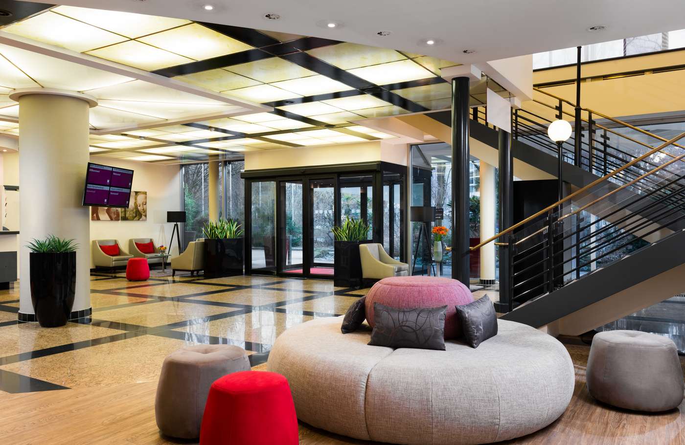 Leonardo-Hotel-Munich-Arabellapark-Lobby-1