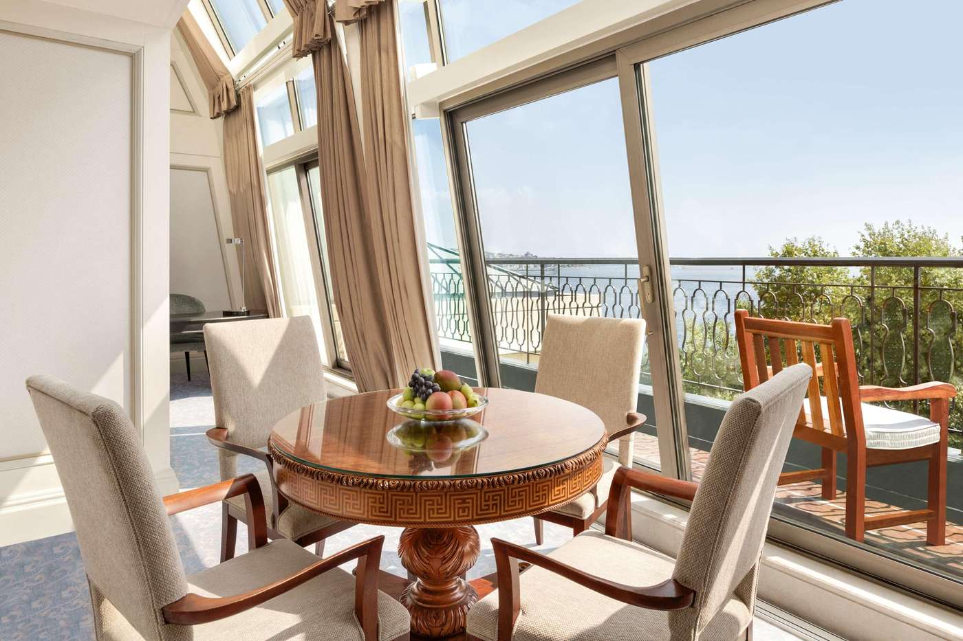 Shangri-La-Bosphorus--Istanbul-Room-1