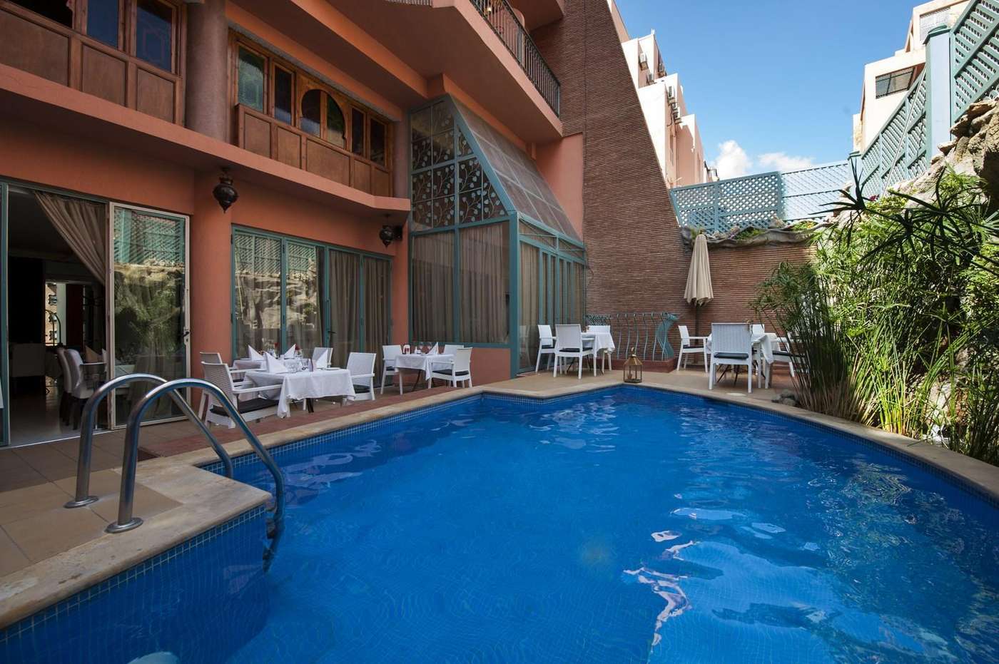 Le-Caspien-Pool-1