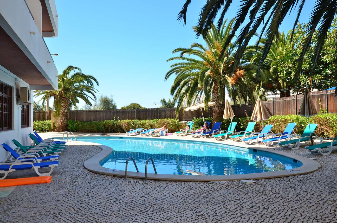 Mirachoro-Praia-Da-Rocha-Pool-1
