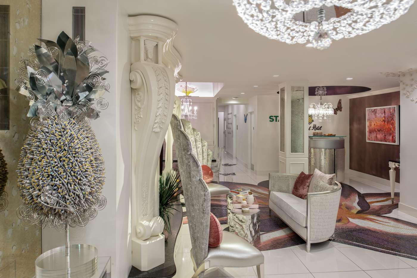 Staypineapple--An-Artful-Hotel--Midtown-New-York-Lobby-1