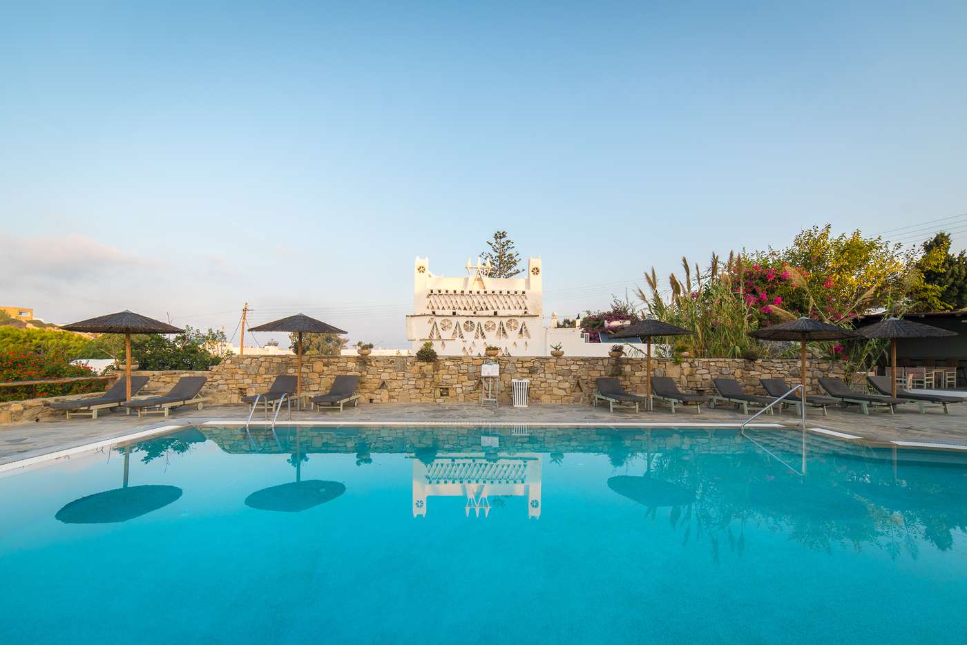 Vienoula-s-Garden-Pool-1