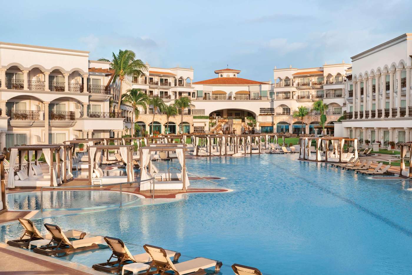 Hilton-Playa-del-Carmen-All-inclusive--The-Royal--Pool-1