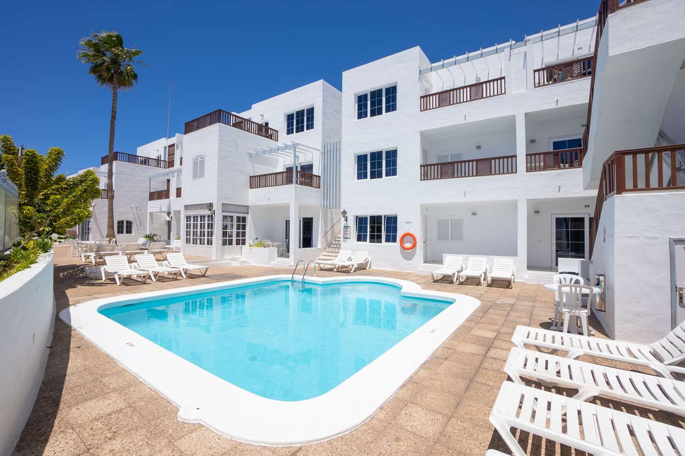 Vista-Mar-Apartments-Pool-1
