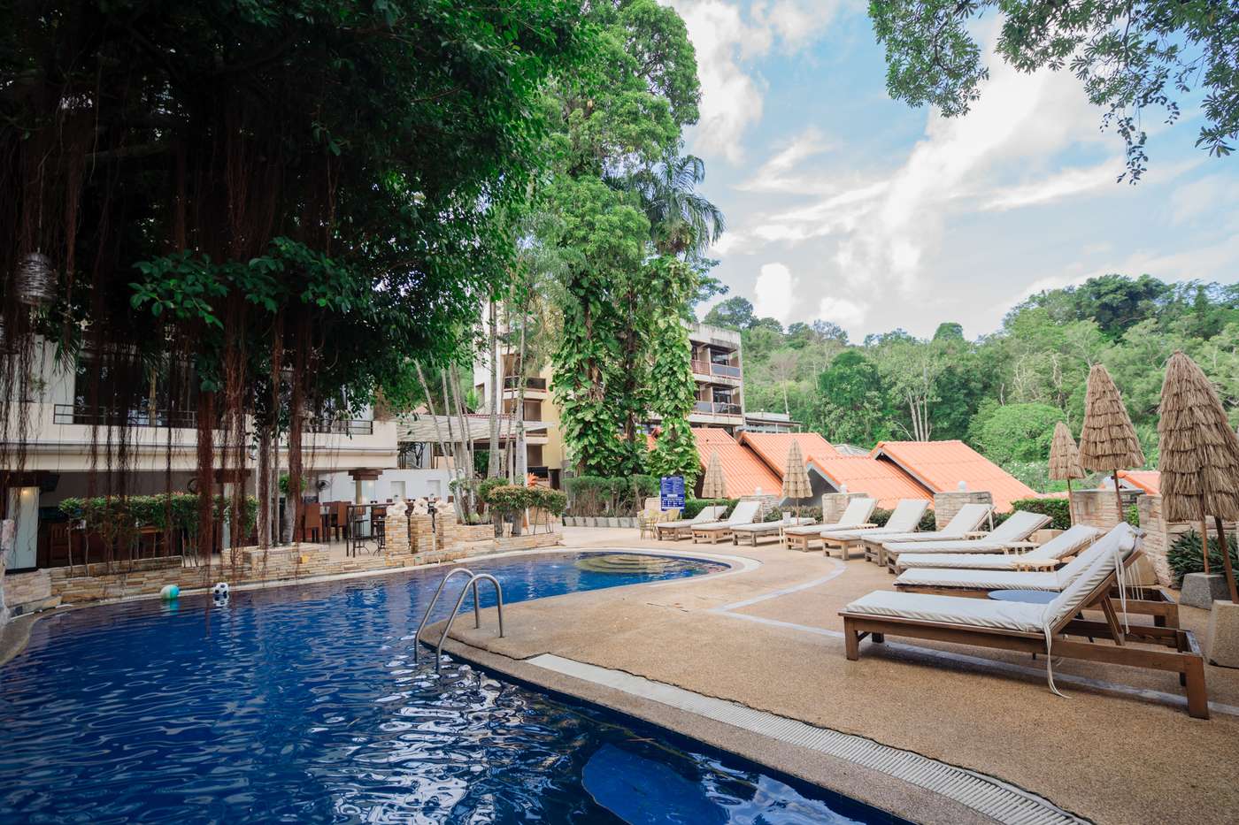 Club-Bamboo-Boutique-Resort---Spa-Pool-1