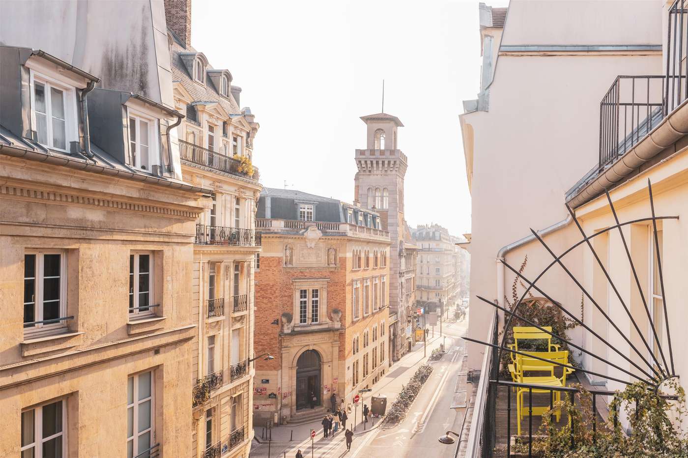 Le-Petit-Paris-Room-1