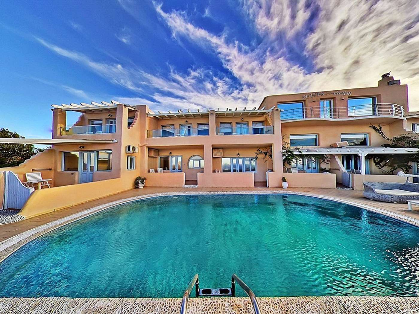 Suites-of-the-Gods-Cave-Spa-Pool-1