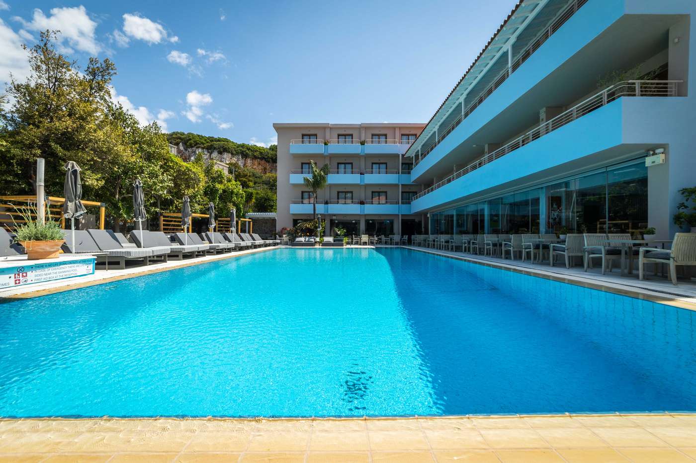 La-Piscine-Art-Hotel---Adult-Only-Pool-1