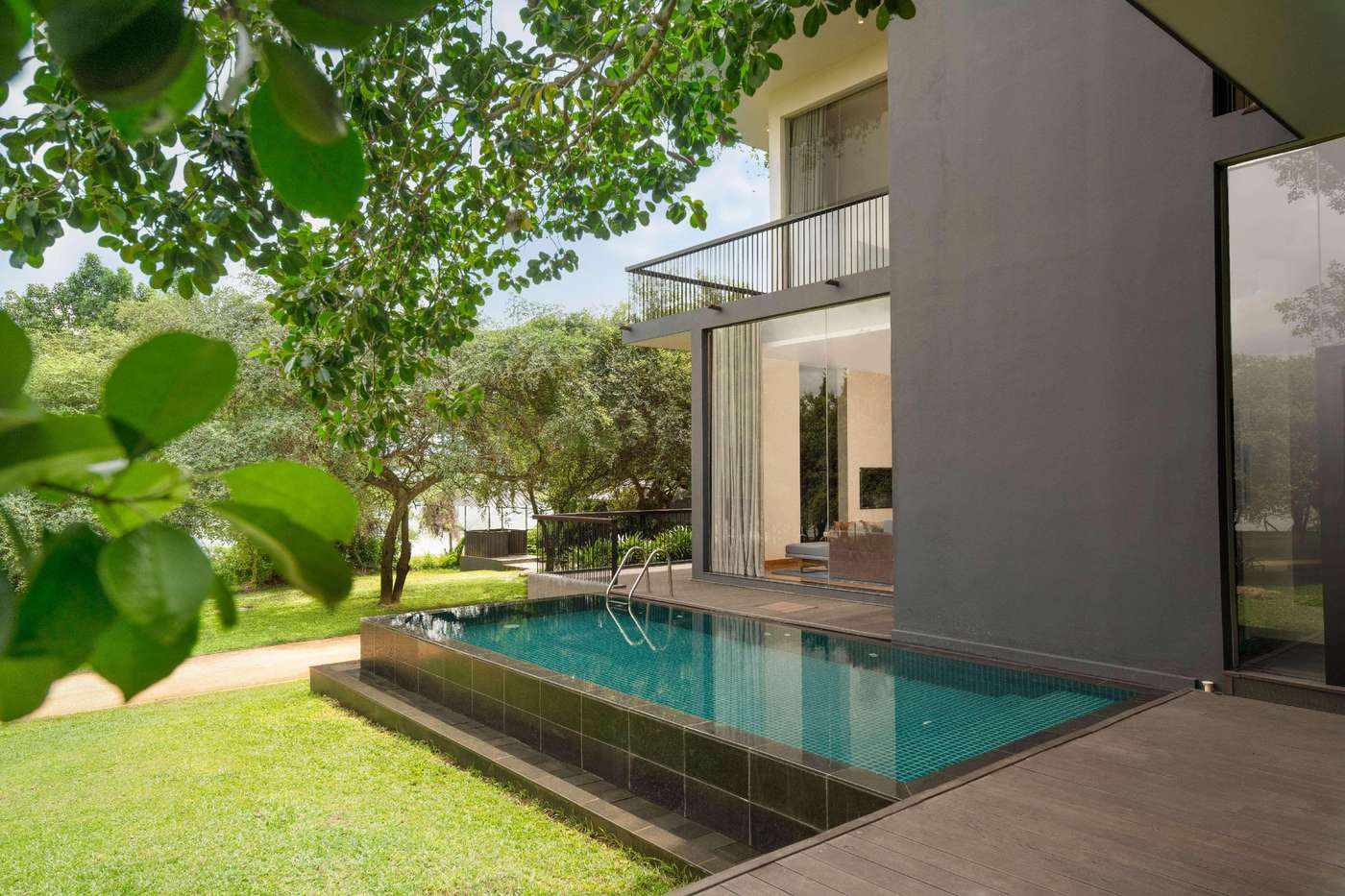 DoubleTree-by-Hilton-Weerawila-Rajawarna-Resort-Room-1