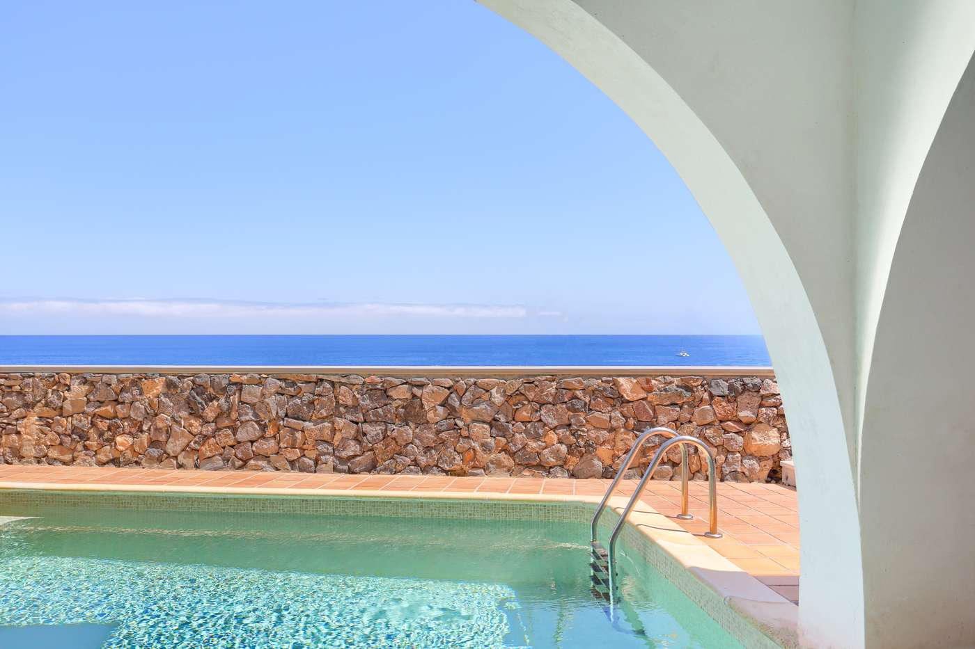 Apartamentos-Atalaya-de-Jand-a-by-LIVVO-Pool-1