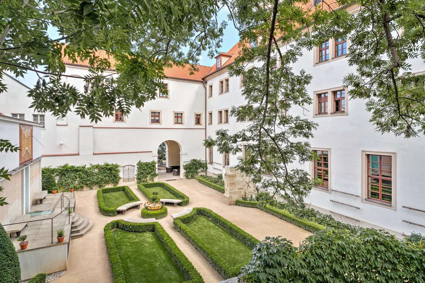 A Augustine a Luxury Collection Hotel hotel