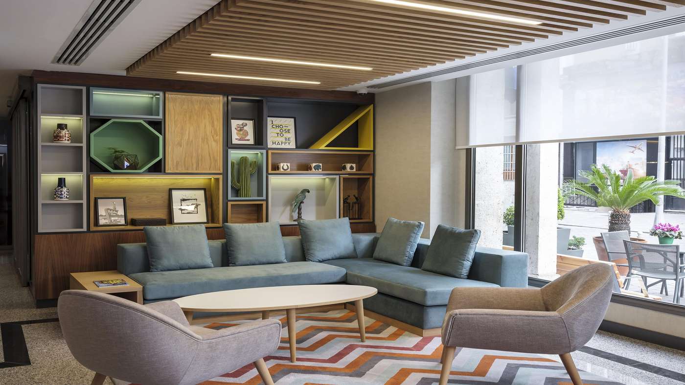Holiday-Inn-Istanbul-Old-City-Lobby-1