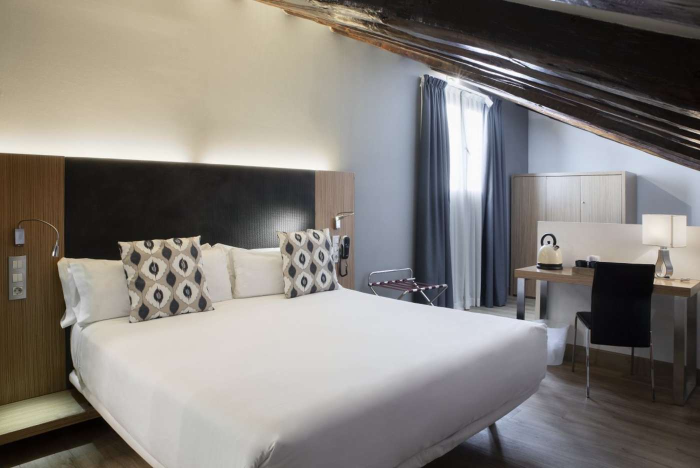 A Petit Palace Plaza del Carmen hotel