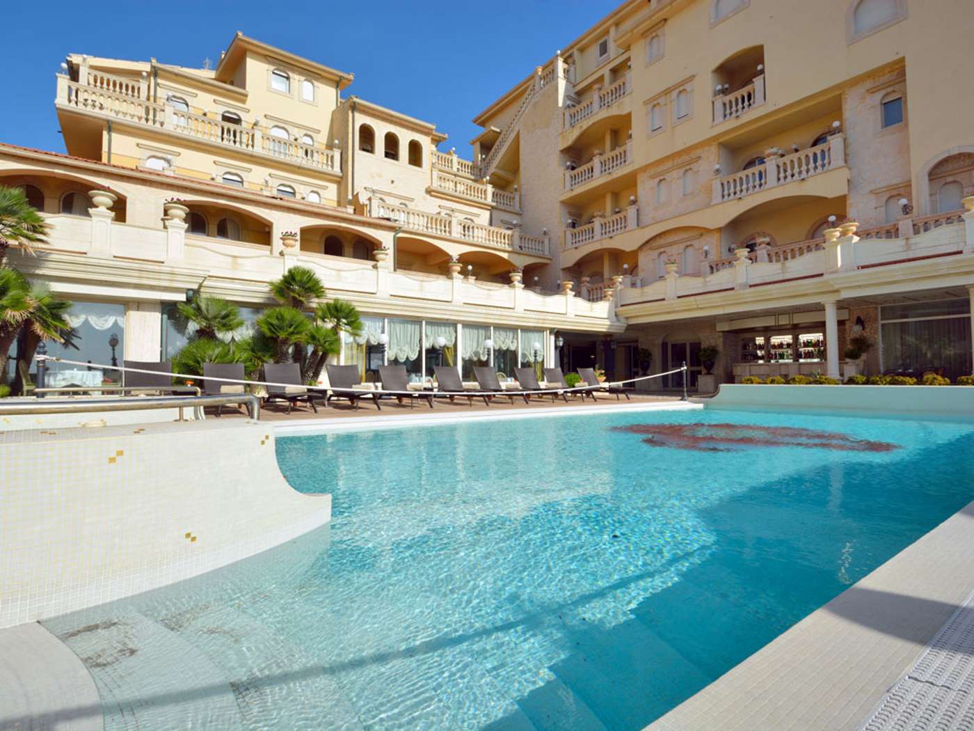 Hellenia-Yachting-Pool-1