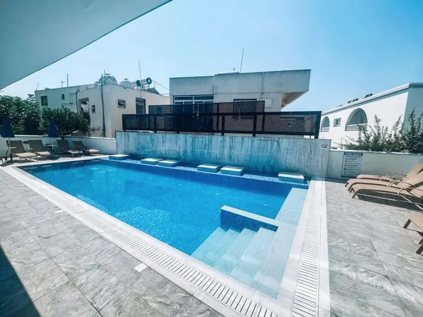 A Sunny Blue Hotel hotel