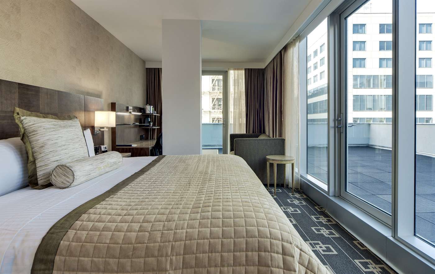 Wyndham-Garden-Chinatown-Room-1