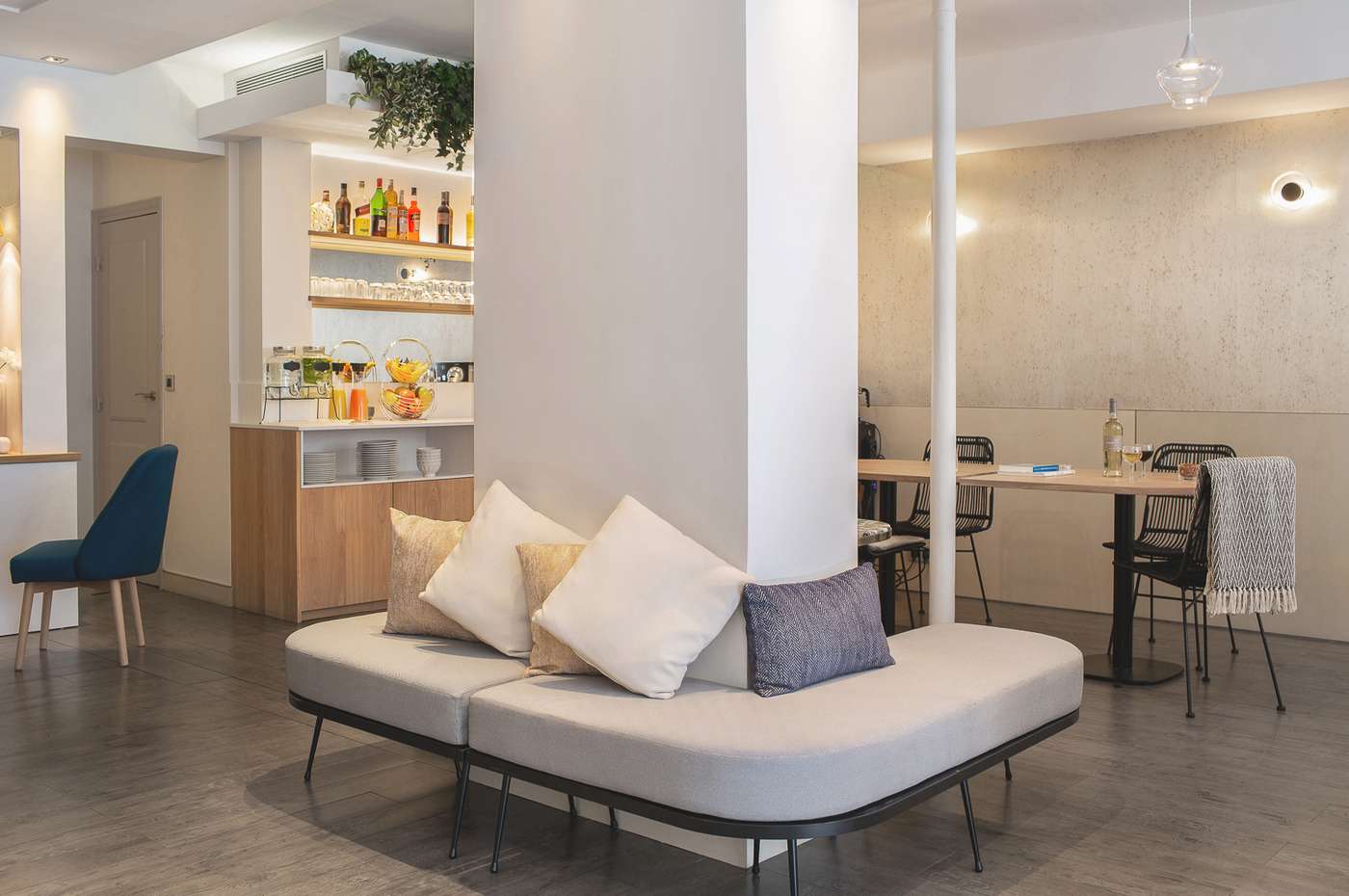 Hotel-Opera-Marigny-Lobby-1