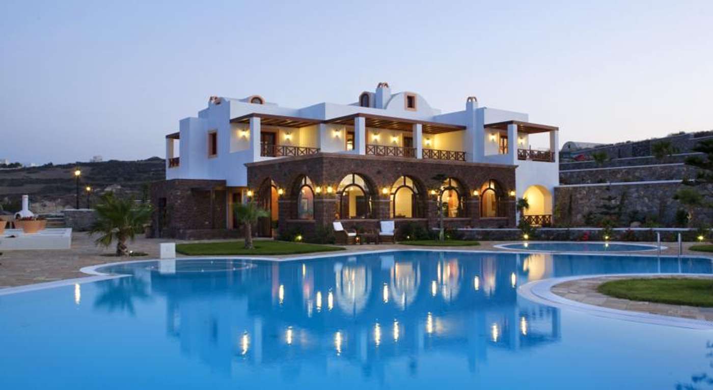 Maison de Lys in Santorini, Greece