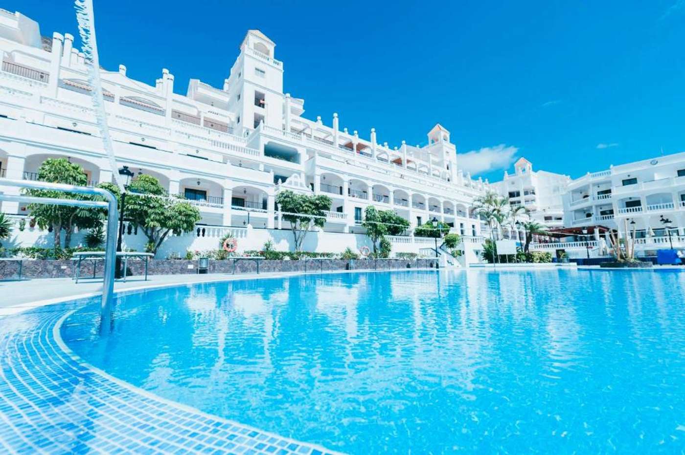 A ONA Hollywood Mirage hotel