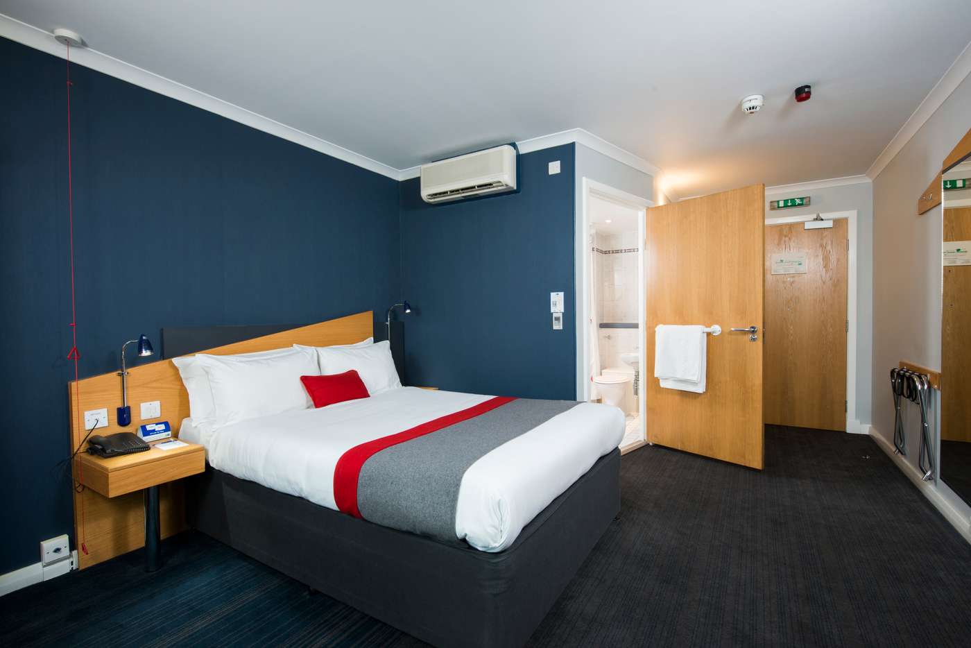 Holiday Inn Express Hamilton-United Kingdom-HAMILTON-Room-9