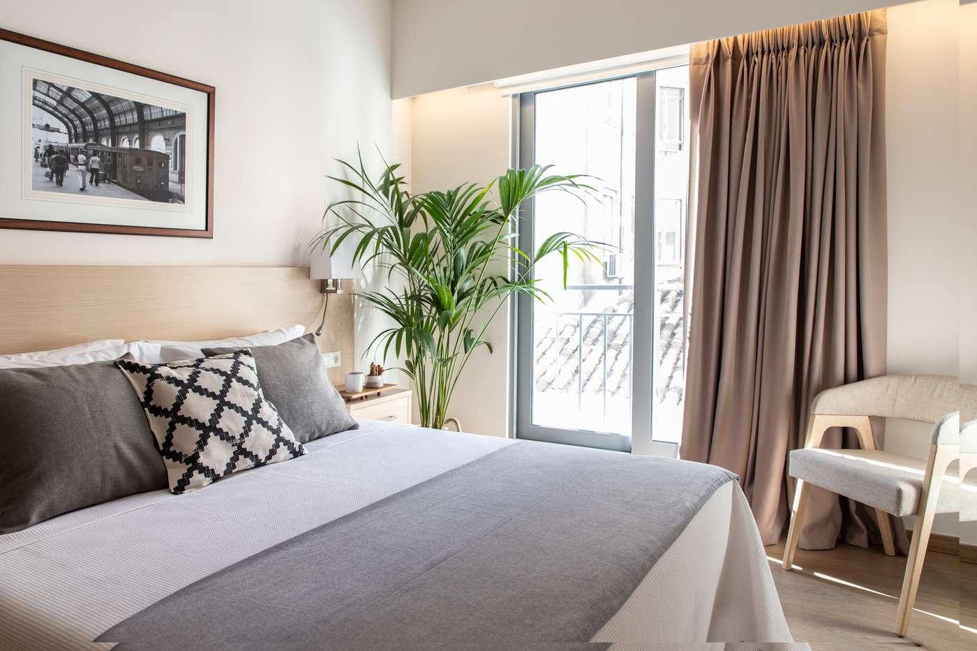 Gallery Suites & Residences - Greece - Pireaus - Room - 8