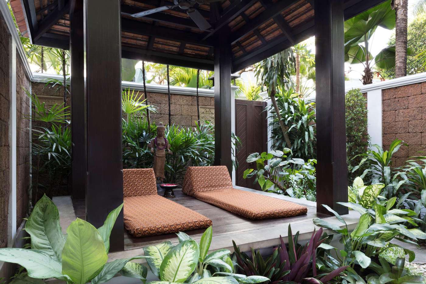 Anantara-Riverside-Bangkok-Sports-and-Entertainment-1