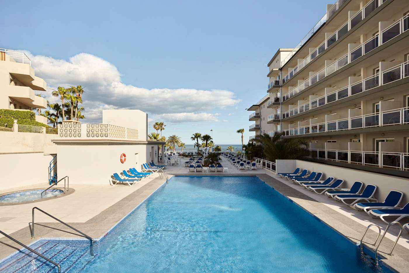 Las-Arenas-Affiliated-by-Melia-Pool-1