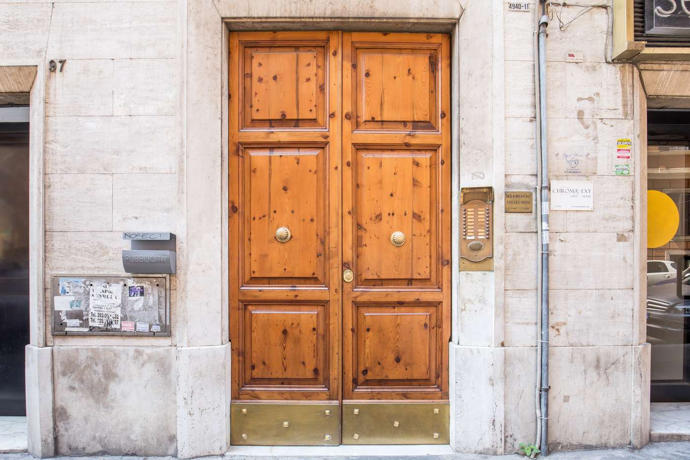 Bon-Ton-Suites-Lobby-1