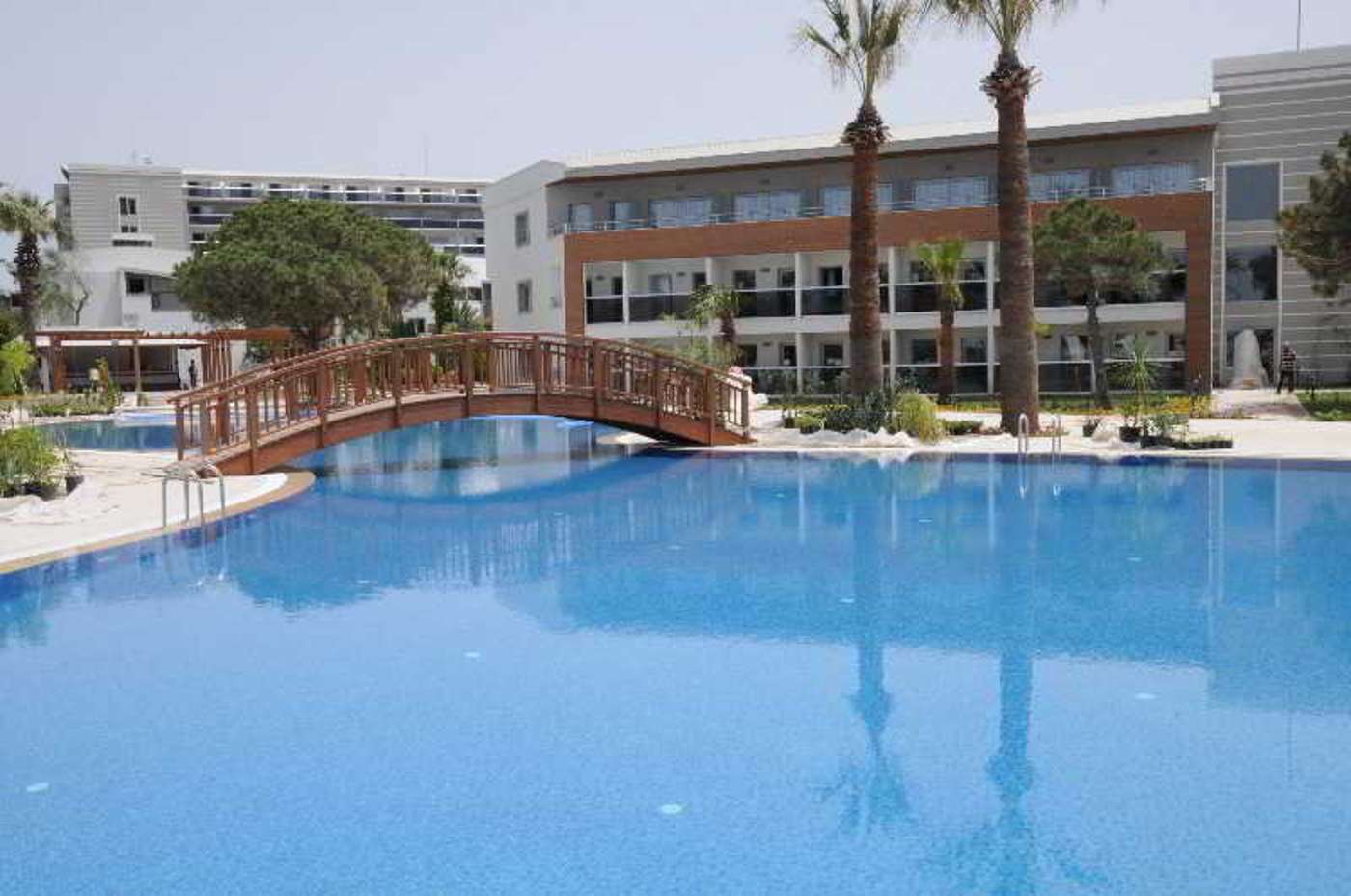 Palm-Wings-Kusadasi-Beach-Resort-Pool-1