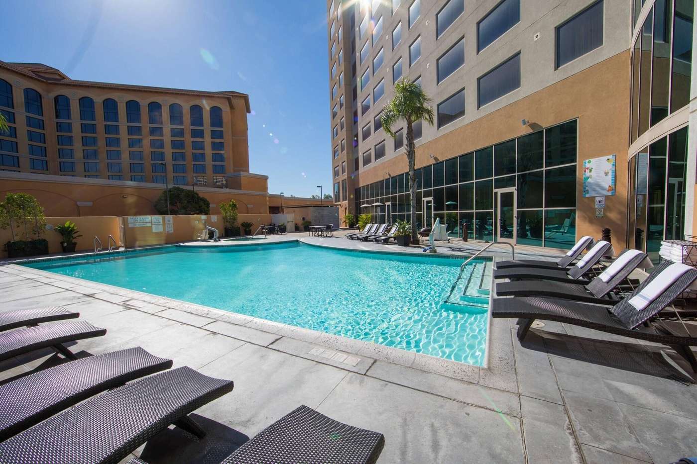 Anaheim-Marriott-Suites-Pool-1
