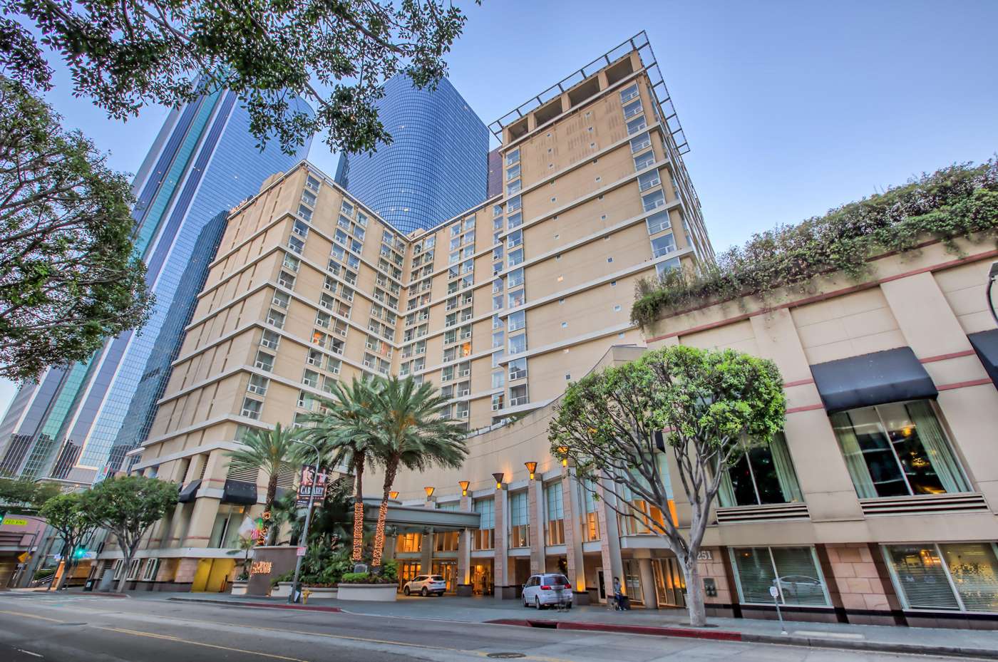 Omni-Los-Angeles-Hotel-at-California-Plaza-General-view-1