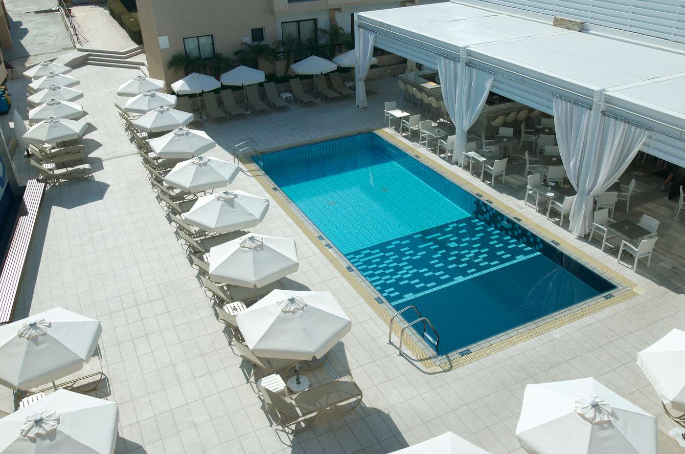 Senator-Hotel-Apartments-Pool-1